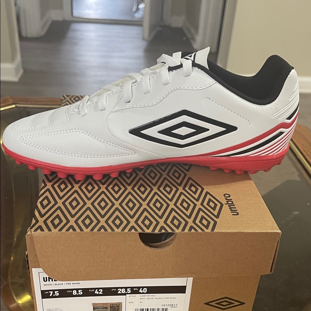 Umbro White and Red Athletic Shoes - Picture 4 of 8